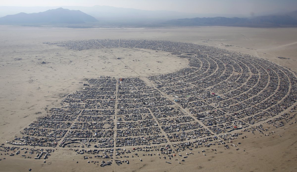 Το πιο αλλόκοτο φεστιβάλ στον κόσμο λαμβάνει χώρα κάθε χρόνο στην έρημο Νεβάδα δίπλα στις εγκαταστάσεις της NASA [εικόνες]
