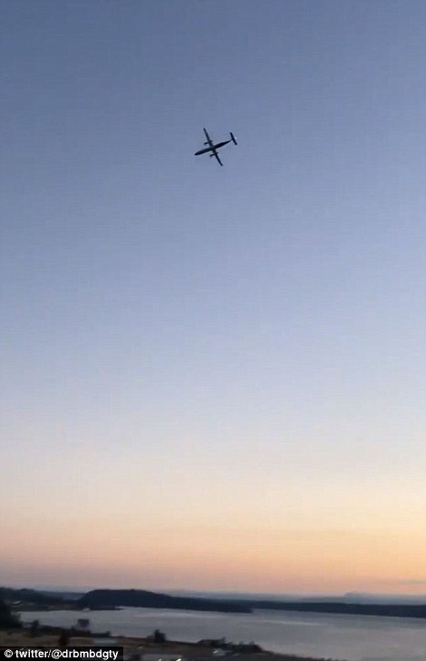 Φωτογραφία από την ώρα που πιλόταρε το κλεμμένο αεροσκάφος.