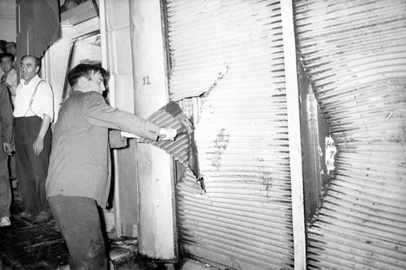 Ο όχλος κατέστεψε τα καταστήματα των Ελλήνων της Πόλης