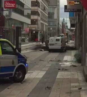 Τρόμος στη Στοκχόλμη: Φορτηγό έπεσε πάνω σε ανθρώπους - 3 νεκροί