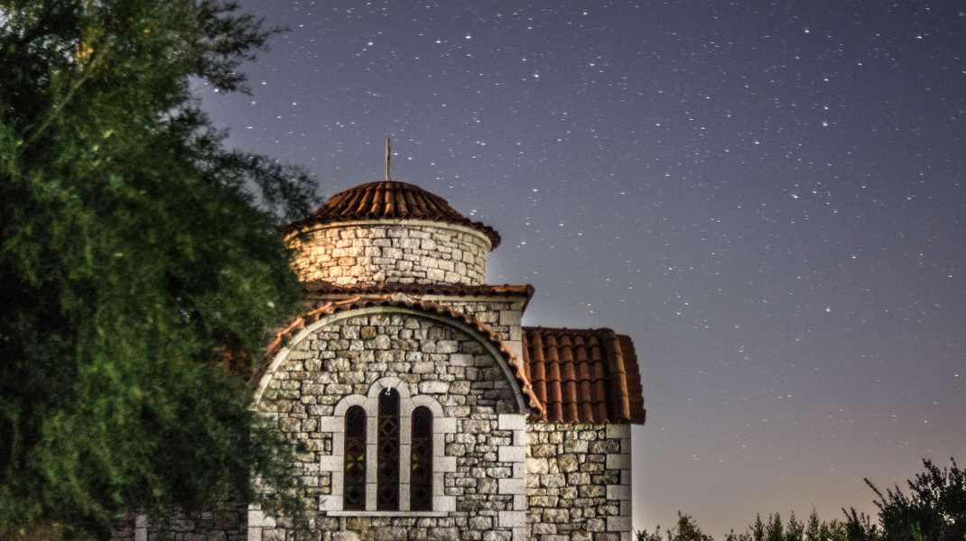 Ο αυγουστιάτικος νυχτερινός oυρανός στην Πελοπόννησο -Φωτογραφία: EUROKINISSI/ΛΥΔΙΑ ΣΙΩΡΗ