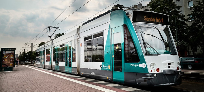 Î¤Î¿ Ï„ÏÎ±Î¼ Combino Î´Î¹Î±Î¸Î­Ï„ÎµÎ¹ Ï„ÎµÏ‡Î½Î·Ï„Î® Î½Î¿Î·Î¼Î¿ÏƒÏÎ½Î·