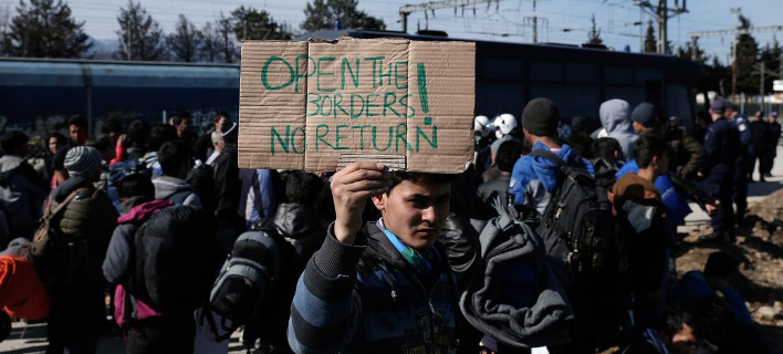 Δράμα στην Ειδομένη-Ανθρώπινη αλυσίδα από Αφγανούς, 6.000 άτομα στα σύνορα
