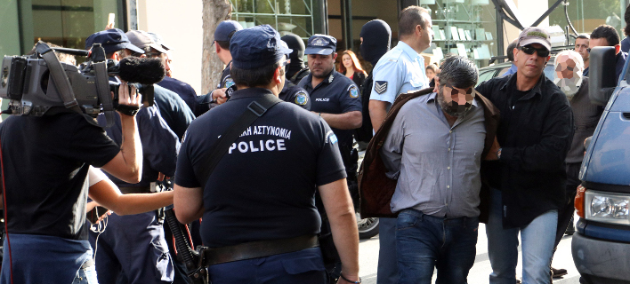 Τον δρόμο για τη φυλακή πήραν και οι 7 συλληφθέντες (Φωτογραφία: EUROKINISSI/ΣΤΕΛΙΟΣ ΡΑΠΑΝΗΣ)