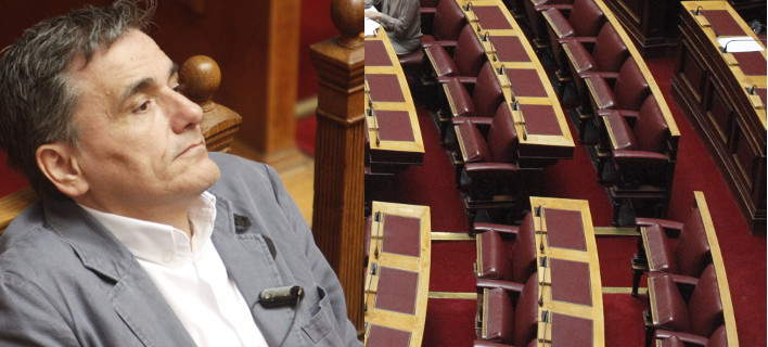 Ο Τσακαλώτος πέρασε όλα τα σκληρά μέτρα στη Βουλή με την αντιπολίτευση απούσα