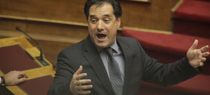 Ο Αδωνις κάνει παρατήρηση στον Βαρουφάκη: Σε άλλες χώρες θα έτρωγες κλήση