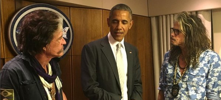 Ο Ομπάμα ανέβασε τους Aerosmith στο Air Force One και το έριξαν στο τραγούδι [εικόνα]