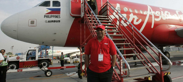 Ο άνθρωπος που με 29 σεντς δημιούργησε μία αυτοκρατορία -Η ιστορία της AirAsia που είναι στο επίκεντρο της νέας τραγωδίας [εικόνες]