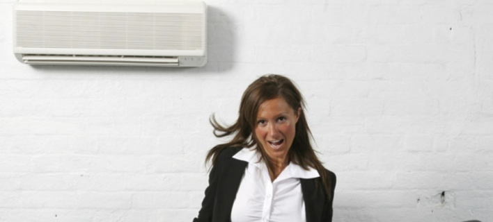 Γιατί οι γυναίκες κρυώνουν πιο πολύ με το air condition -Τι έδειξε νέα επιστημονική έρευνα