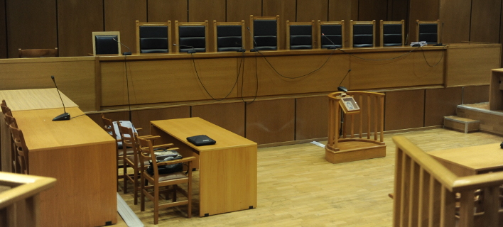 Στη φυλακή 46χρονη που υποσχόταν πως θα σβήσει χρέη οφειλετών -Συνεργάζονταν με... μέντιουμ