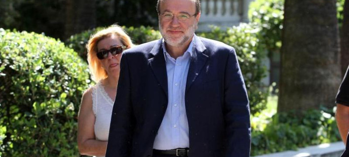 Κάρτες και πλαστικό χρήμα για μισθωτούς και συνταξιούχους -Ποιο σενάριο εξετάζει η κυβέρνηση