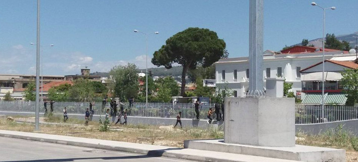 Μετανάστες εισέβαλαν σε πλοίο στο λιμάνι της Πάτρας -Απείλησαν με φωτοβολίδα τον καπετάνιο