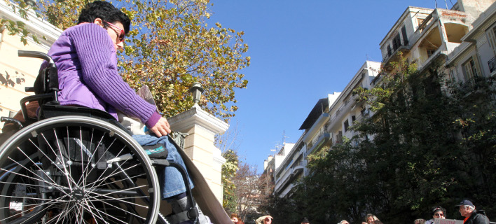Ατομα με αναπηρία σε Τσίπρα: Σταματήστε τους πλειστηριασμούς α' κατοικίας