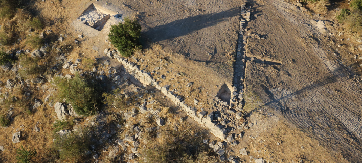 Αποκαλύφθηκαν αρχαίοι τάφοι, οχυρά και μαγειρικά σκεύη σε ανασκαφή στην Κωπαΐδα [εικόνες]