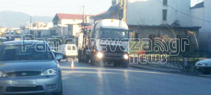 Απορριμματοφόρο παρέσυρε 47χρονη στην Πάργα και της συνέθλιψε το κεφάλι [εικόνες]