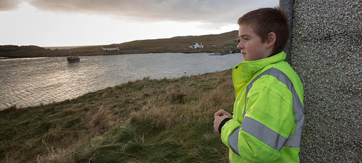 Αυτός είναι ο πιο απομονωμένος μαθητής στον κόσμο -Mόνος στο σχολείο του νησιού [εικόνες]