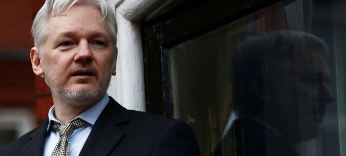 Ο Τζούλιαν Ασάνζ των Wikileaks στενοχωρήθηκε που έχασε η Μαρίν Λεπέν την προεδρία [εικόνες]