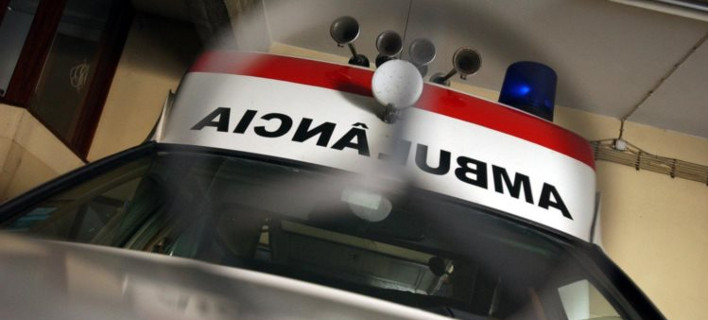 Απίστευτο: Εβαλαν πρόστιμο 120 ευρώ σε οδηγό ασθενοφόρου επειδή σταμάτησε να βοηθήσει ηλικιωμένη