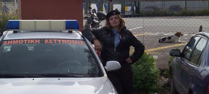 Πέθανε η 34χρονη δημοτική αστυνομικός -Την είχε χτυπήσει ΙΧ που έκανε κόντρες στην Αργυρούπολη