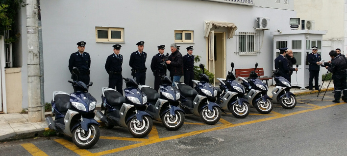 Με αυτά τα σκούτερ οι Αστυνομικοί της Γειτονιάς θα περιπολούν στις συνοικίες -Βασικό τους όπλο το κινητό τηλέφωνο [εικόνες]