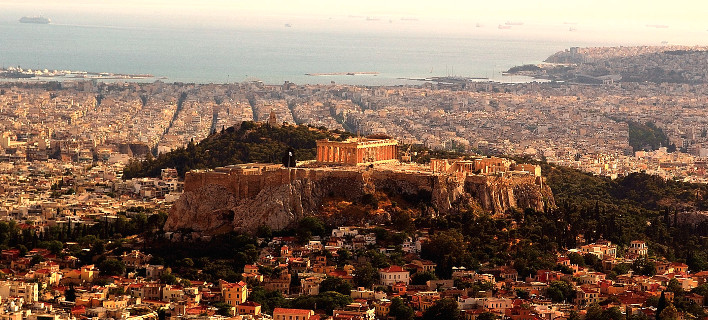 Le Figaro: Τσουνάμι φόρων έρχεται στην Ελλάδα -Πολίτες αγοράζουν μαζικά λάδι και καφέ