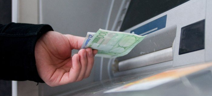 «Εφυγαν» 700 εκατ. ευρώ από τις ελληνικές τράπεζες μέσα σε μια ημέρα 
