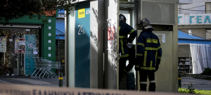 Εμπρηστική επίθεση σε τρία ΑΤΜ στο Περιστέρι -Προκλήθηκαν σοβαρές ζημιές