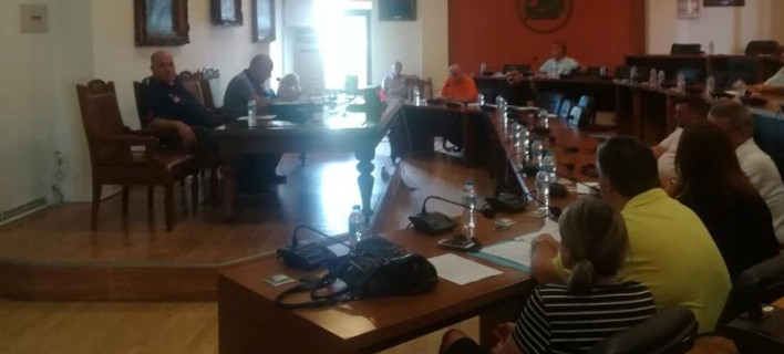 ΧΑΜΟΣ στο Δημοτικό Συμβούλιο Βόλου: Μπέος «Είσαι μ@@@κας» - Γαργάλας: «Επρεπε να σε είχα στην οικοδομή να δεις τι θα πει φιστίκι»