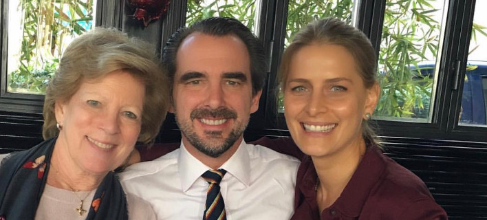 «Βασιλικό» γεύμα στο Χαλάνδρι: Νικόλαος, Τατιάνα Μπλάτνικ και Αννα Μαρία έφαγαν γαλοπούλα [εικόνα]