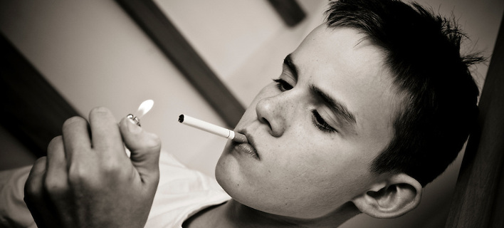 Ερευνα: Οι Ελληνες έφηβοι «παρατούν» το αλκοόλ και το κάπνισμα και στρέφονται στο χασίς