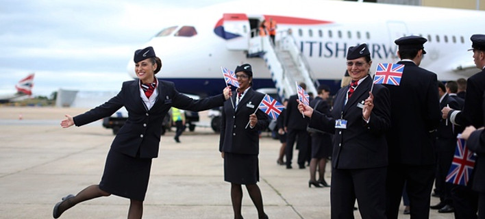 British Airways: Επιτέλους επιτρέπει στις γυναίκες αεροσυνοδούς να φορούν παντελόνια