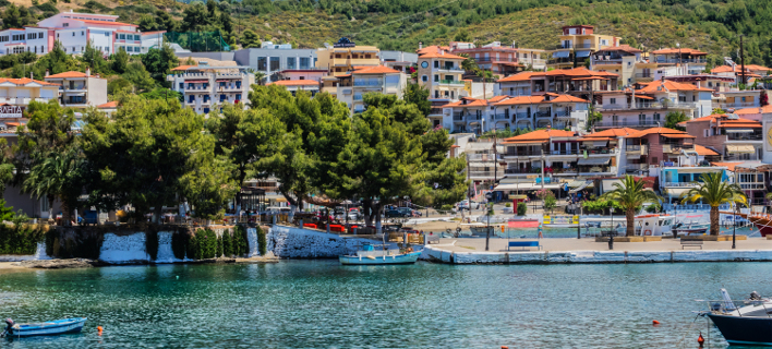 Μόδα στη Χαλκιδική: Μετατρέπουν μαγαζιά και γραφεία σε εξοχικά και τα πουλάνε από 15.000 ευρώ