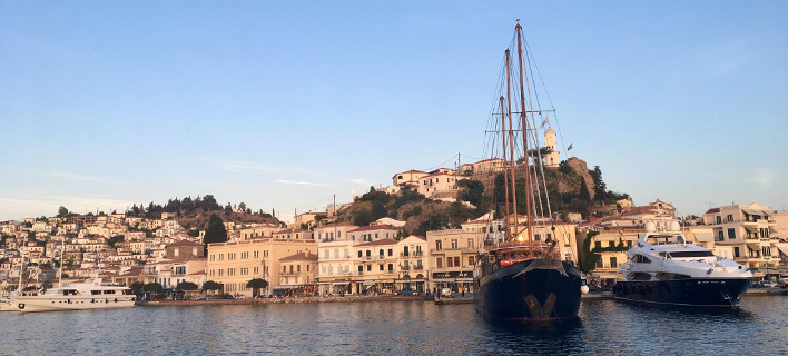 Καλοκαίρι στον Πόρο: Με Σαββόπουλο, Γιορτή Λεμονιάς, εκθέσεις & beach party με Τόνι Σφήνο [πρόγραμμα]