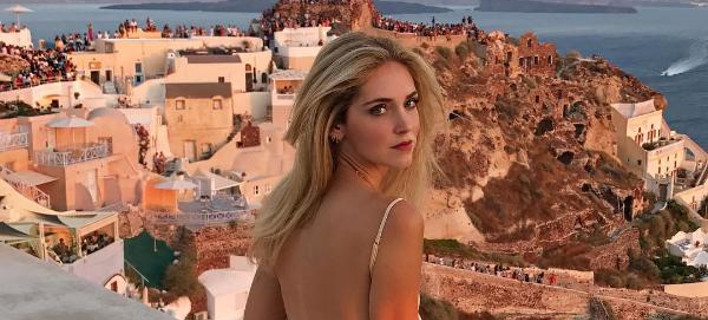 Στη Σαντορίνη η διάσημη μπλόγκερ Κιάρα Φεράνι -Διαφημίζει το νησί σε όλο τον κόσμο [εικόνες]