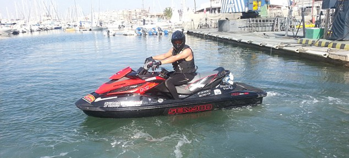 Σούπερ μπαμπάς: Πήγε από τη Φινλανδία στην Αφρική με τζετ σκι επειδή το ζήτησε ο γιος του [εικόνες]