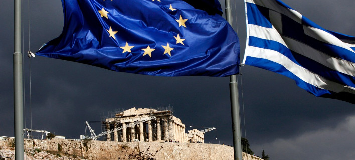 Deutsche Welle: Οι Ελληνες πολιτικοί εξακολουθούν να πετούν στα σύννεφα 