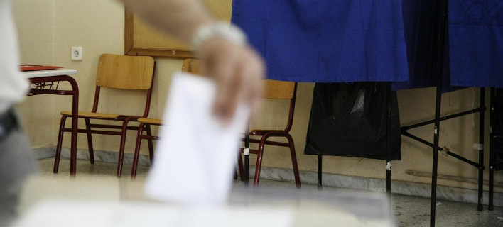 Δημοσκόπηση Public Issue: Επτά μονάδες το προβάδισμα του ΣΥΡΙΖΑ