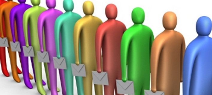 Δημοσκόπηση: Χαμηλό βαθμό δίνουν οι πολίτες στην κυβέρνηση για οικονομία, μεταναστευτικό, εγκληματικότητα [πίνακες]