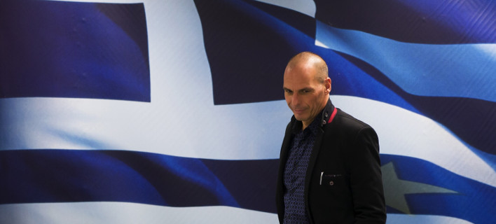 Ο Economist απασφαλίζει: Ο Βαρουφάκης δεν θέλει να κρατήσει την Ελλάδα στο ευρώ