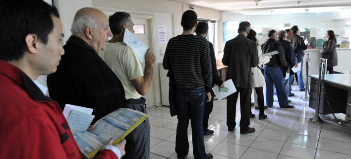 Οι πληρωμές άνω των 200 ευρώ στη εφορία θα γίνονται μόνο με επιταγές