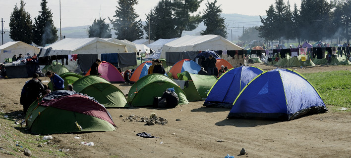 Χαοτικές σκηνές στην Ειδομένη -Δεν πέρασε ούτε ένας πρόσφυγας σήμερα στην ΠΓΔΜ
