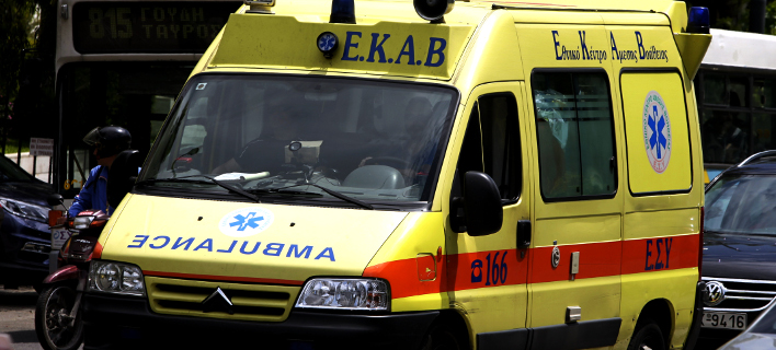 Σε νοσοκομείο της Αθήνας μεταφέρθηκε ο νεαρός που βρέθηκε στις γραμμές του ΟΣΕ με εγκαύματα στο 90% του σώματός του