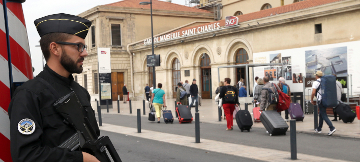 Εκρηξη παγιδευμένης μοτοσικλέτας στο Παρίσι -Εξω από κτίριο του στρατιωτικού ακολούθου της Ιορδανίας