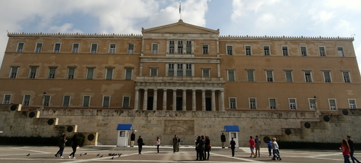 Bloomberg: Αφού ο Τσίπρας δεν έπεισε τους πιστωτές για χρέος και QE, δοκιμάζει τώρα τις αγορές