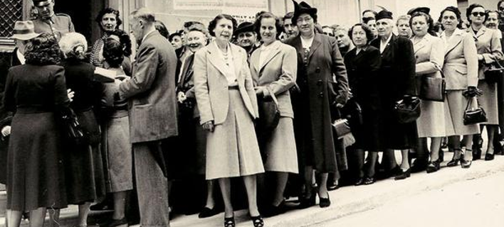 Οι Αθηναίες ψηφίζουν για πρώτη φορά -Μια άλλη, κομψή εποχή [εικόνα]