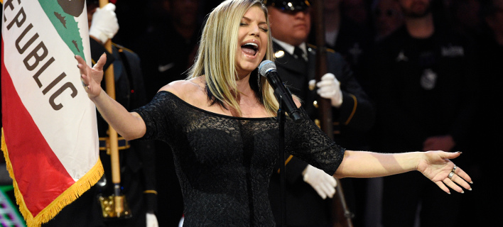 Η Fergie εκτέλεσε τον αμερικανικό εθνικό ύμνο σε πιο... σέξι τόνο στο All Star Game /Φωτογραφία: ΑΡ