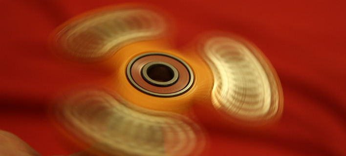 Spinners: Τι είναι αυτή η νέα μανία που τρελαίνει και τα Ελληνόπουλα -Χαμός στα σχολεία [εικόνες & βίντεο]