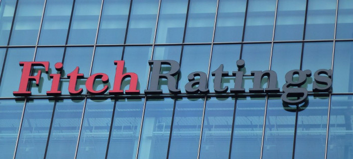 Fitch: Αν η Ελλάδα εφαρμόσει το πρόγραμμα θα αναβαθμιστεί μεσοπρόθεσμα