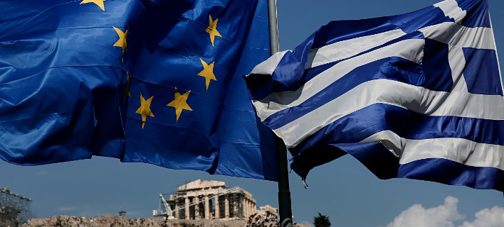 Guardian - «Η Ελλάδα σήκωσε άσπρη σημαία αλλά η Γερμανία θέλει μια "καρχηδόνια ειρήνη"»