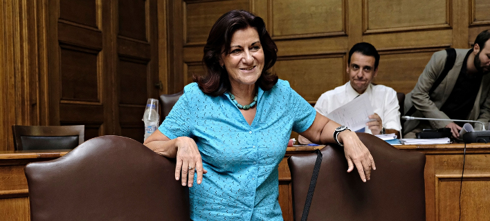 Η Φωτίου χαμηλώνει τον πήχη -Μεσαία τάξη όσοι έχουν εισοδήματα 7.500 τον χρόνο